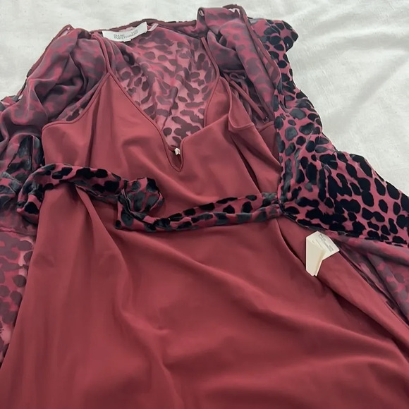 Diane Von Furstenberg Katherine Merlot & Black Velvet Wrap Dress size Medium - Picture 11 of 11